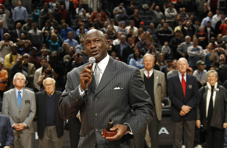 德甲赛程吃紧；夏洛特黄蜂冲刺阶段战术微调；引发热议；轮换策略成焦点 