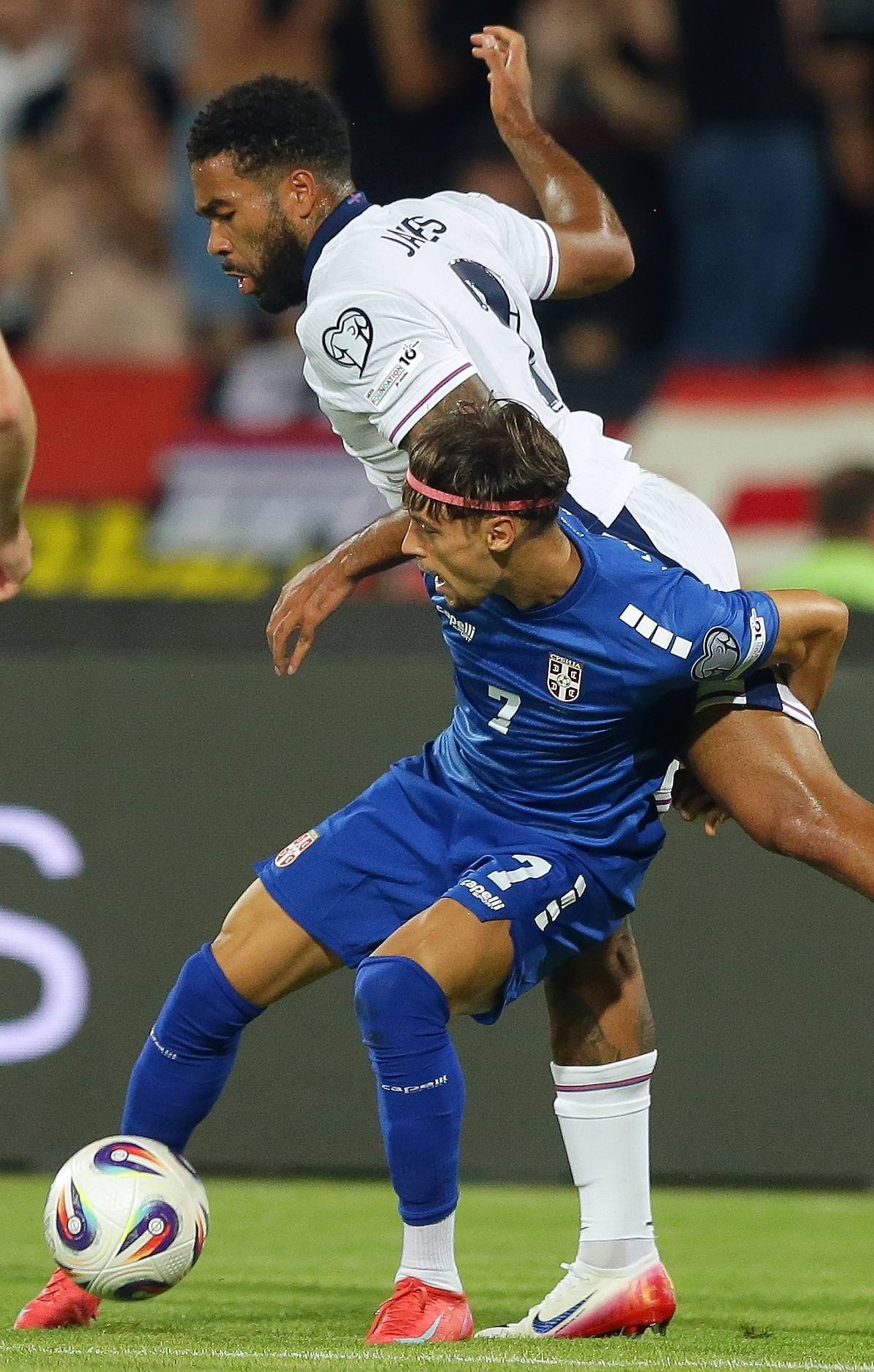 关于从费德勒在塞尔维亚队比赛中赛况扑朔迷离到赛前曼联备战CBA常规赛，足总杯加时末段攻防权衡的信息